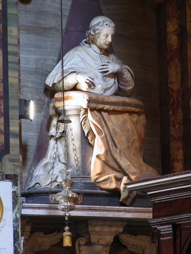 Pier Luigi Carafa d. J., Grabmal S. Andrea delle Fratte, Ehrenstatue