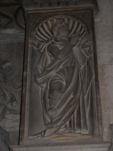 Ludovico_Podocataro_Grabmal_Detail_Tugend_Fides_rechts_oben