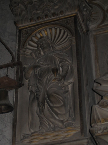 Ludovico_Podocataro_Grabmal_Detail_Tugend_Religio_links_oben