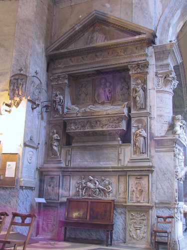 Ludovico_Podocataro_Grabmal_Gesamtansicht_1