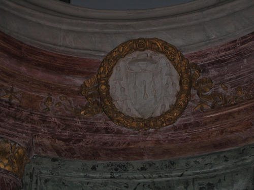 Antonio Martinez de Chiavez, Grabmal S. Giovanni in Laterano, heutiger Zustand, Wappen