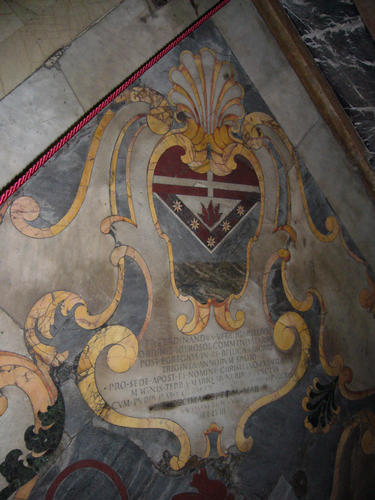 Odoardo Vecchiarelli, Grabmal S. Pietro in Vincoli, Bodenplatte Ecke oben links